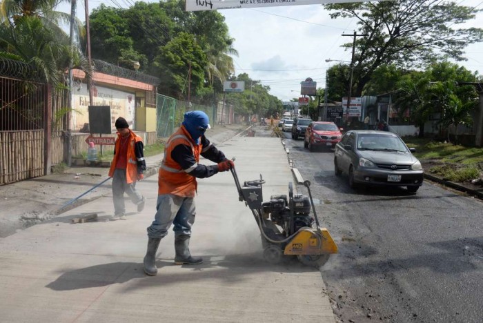 Reparación intensa en camino a Veracruz, Nindirí