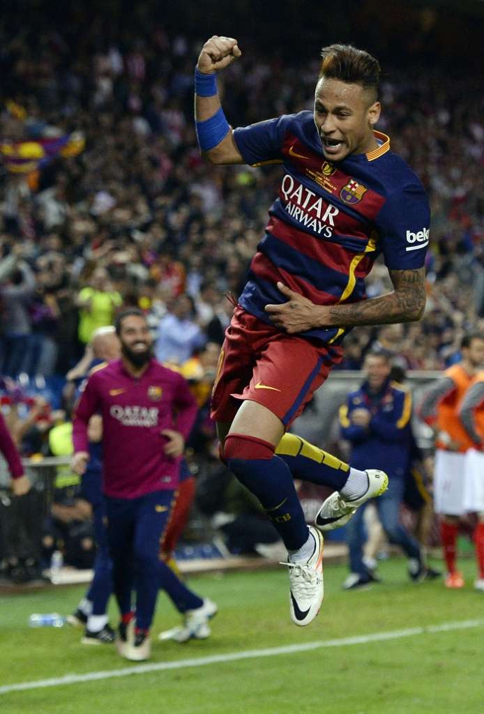 Neymar renovó por cinco años más con Barcelona