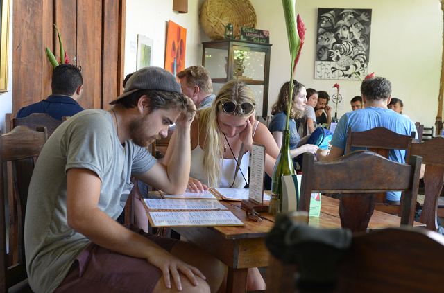 Turistas gastan y se quedan más