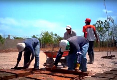 Proyectan película francesa por la tierra