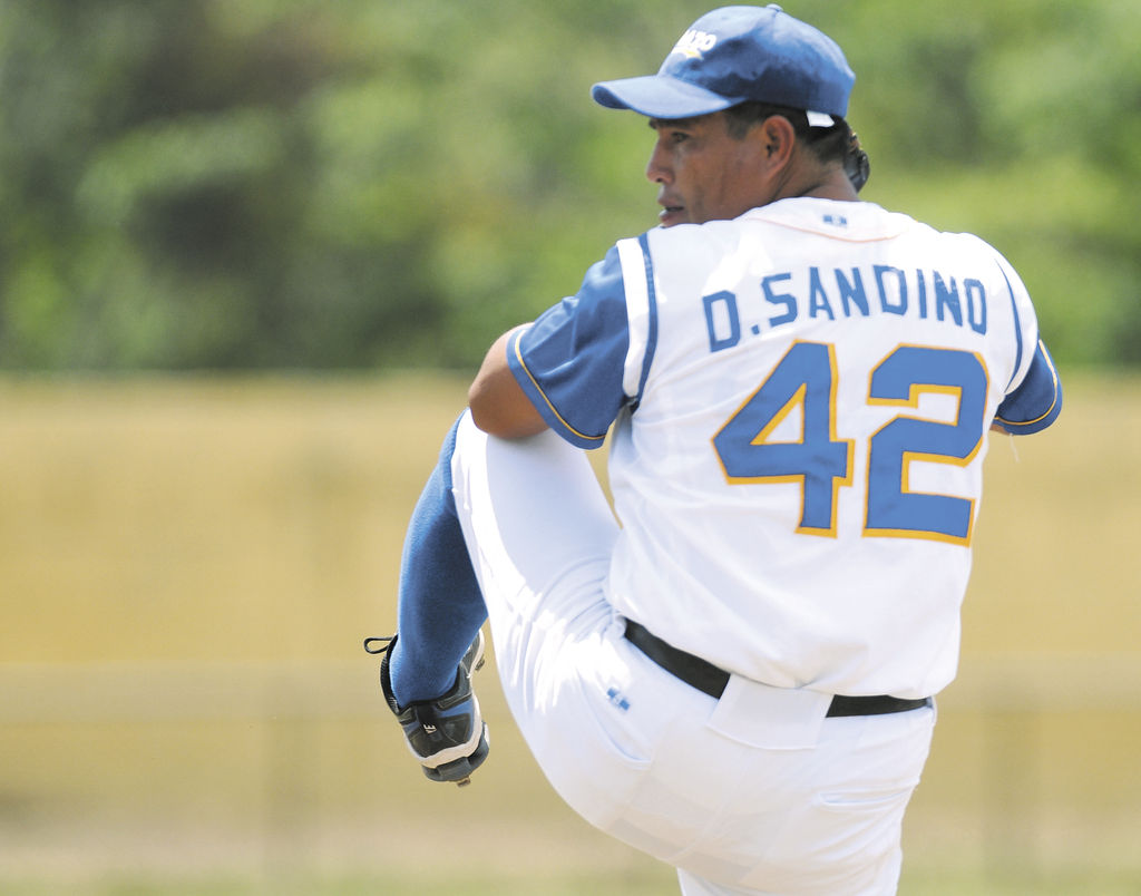 Diego Sandino llega a 140 triunfos en el beisbol nacional