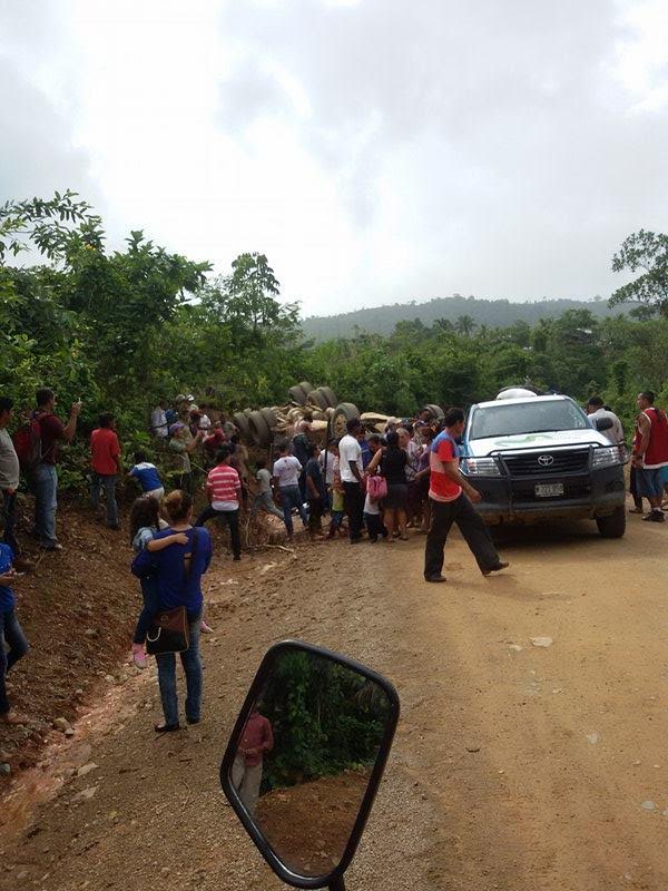 Accidente provoca derrame de combustible en Bonanza