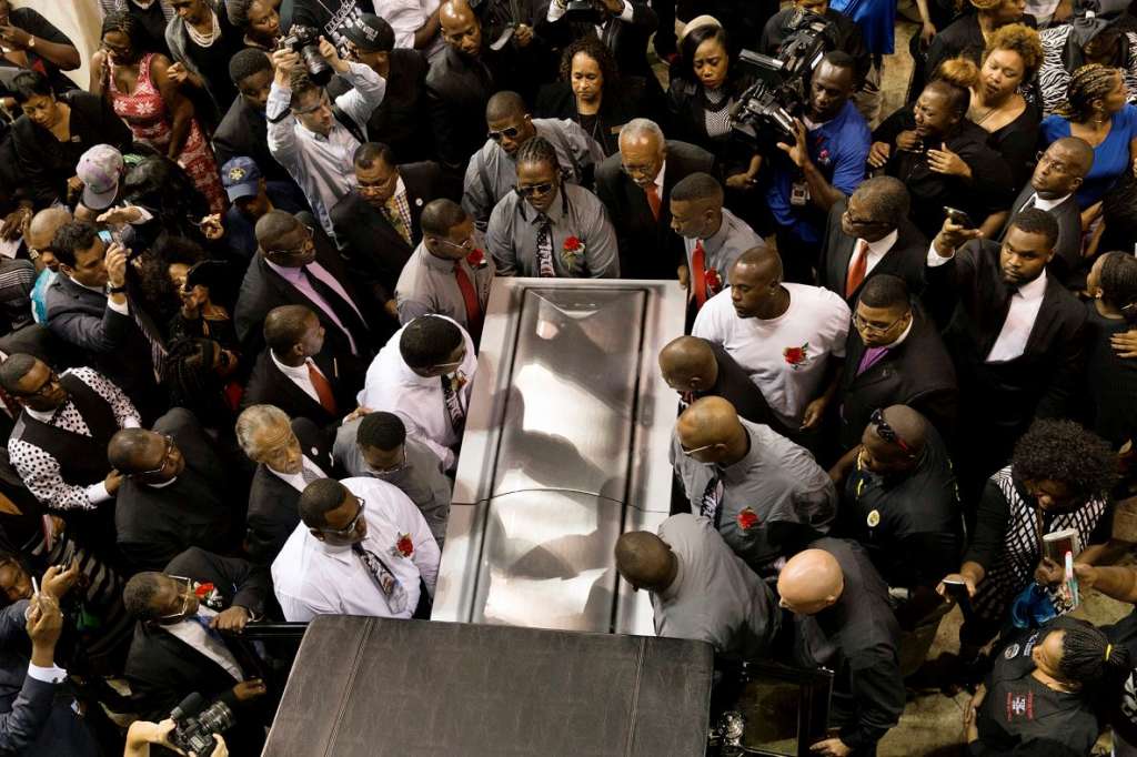 Entierro de Alton Sterling, fallecido por balas de policías hace unos días en Baton Rouge, Luisiana. LA PRENSA/Lee Celano/The Daily Advertiser via AP