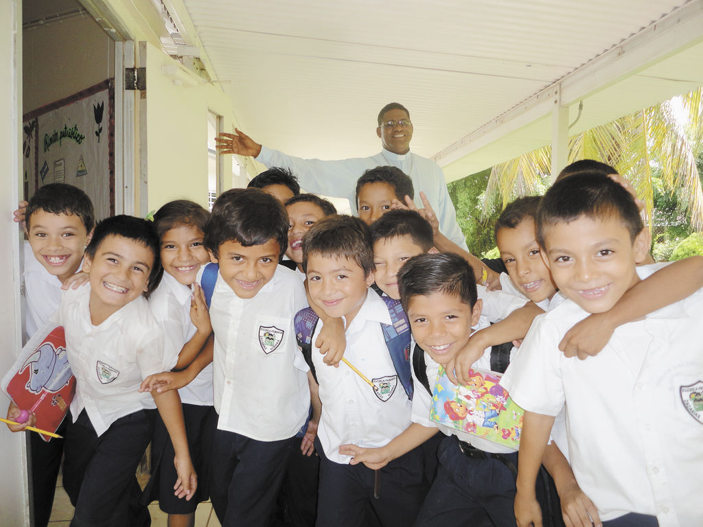 Caminata para contribuir con el centro educativo Zacarías Guerra