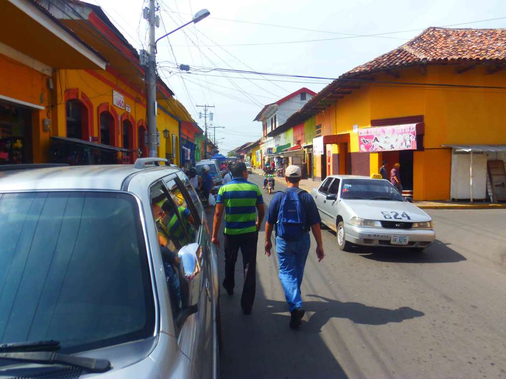 Piden más orden con taxis