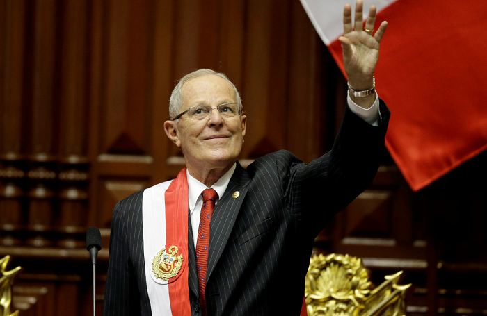 Nuevo presidente de Perú inicia su mandato con 70.4% de aprobación