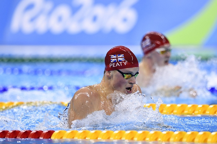 Británico Adam Peaty impuso el primer récord mundial de Río