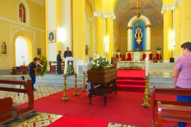 Despiden a monseñor Leovigildo López en Granada