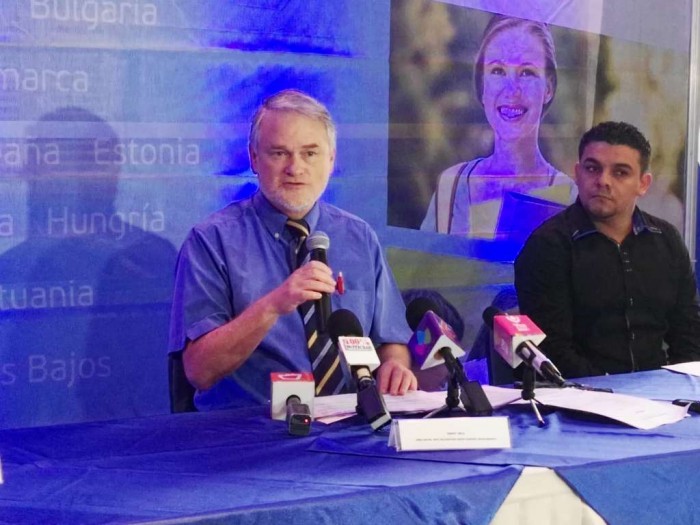 Unión Europea entrega becas a estudiantes nicaragüenses