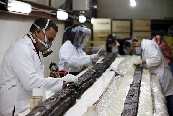 Hallan piezas de las barcas solares del faraón Keopsen 2,550 años  antes de Cristo