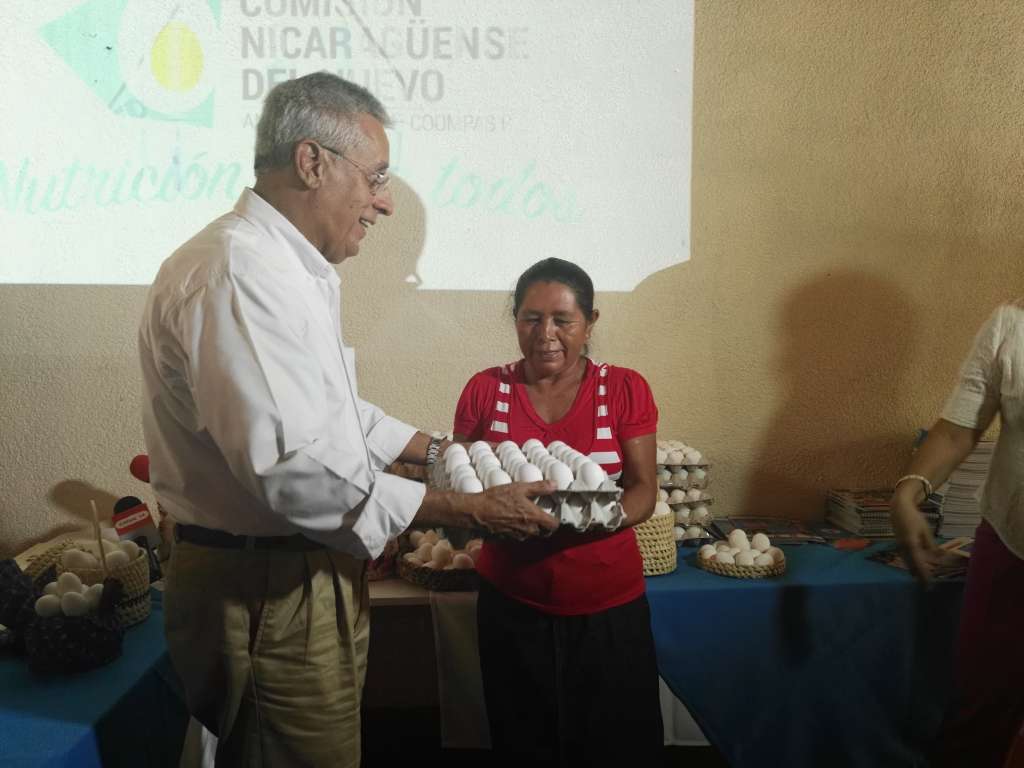 Donación de huevos para comedores comunitarios