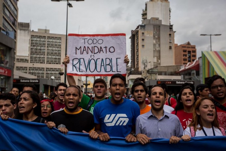 Chavismo impide ingreso a periodistas que cubrirían marcha