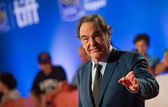 Oliver Stone revela dificultades de película sobre Snowden