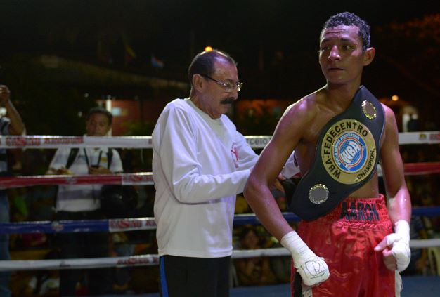 Arón Juárez es el campeón de la Copa Pinolero Boxing