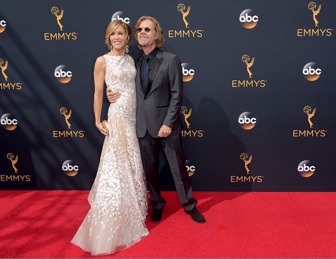 Celebridades modelan en la alfombra roja de los Premios Emmy 2016