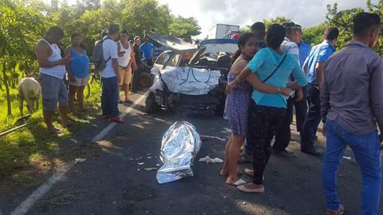 Taxista choca contra camión en Rivas