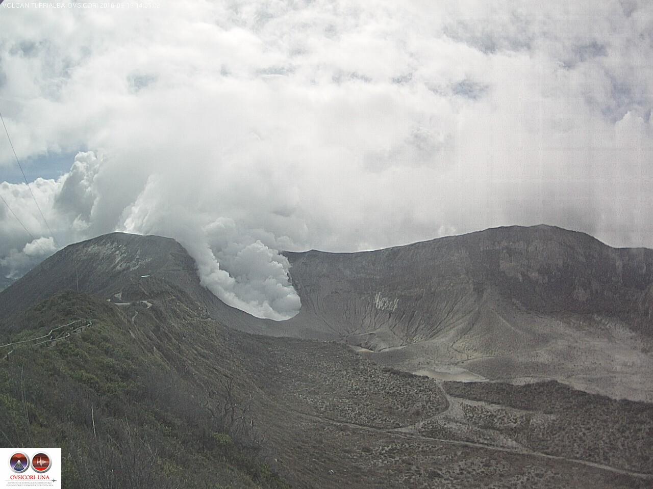 Cierran principal aeropuerto de Costa Rica por actividad en volcán Turrialba