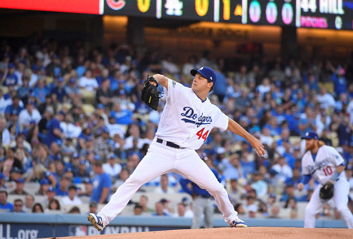 Dodgers con gran picheo toman control de la serie ante Cachorros