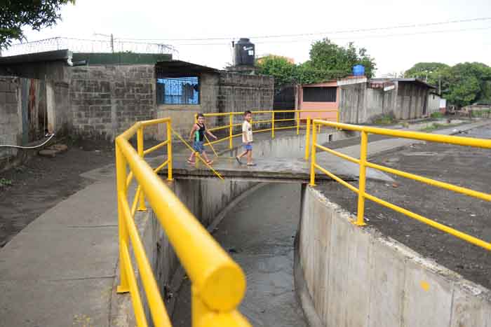 Pobladores capitalinos demandan que se tape cauce