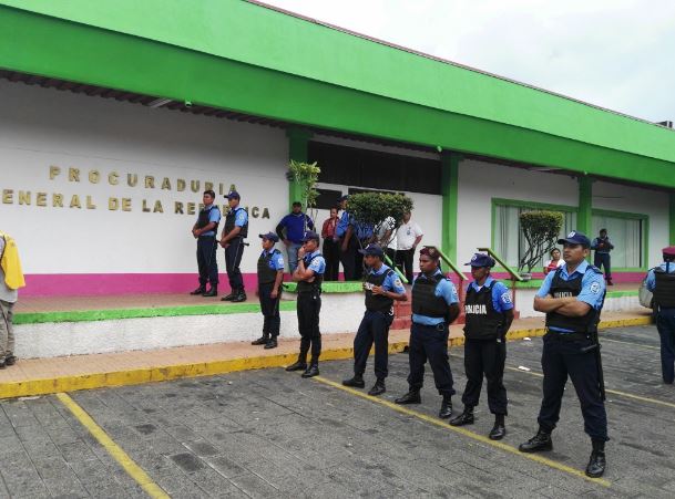 Protesta en la PGR: cañeros piden pago de liquidación al Estado
