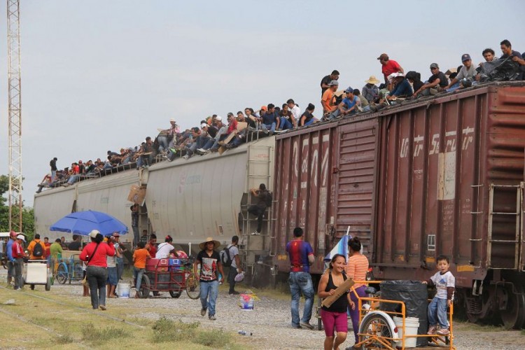 Jesuitas: “En tiempos de muros, nos sentimos llamados a construir puentes»