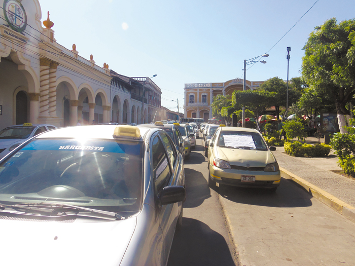 Taxistas de Granada seguirán en huelga