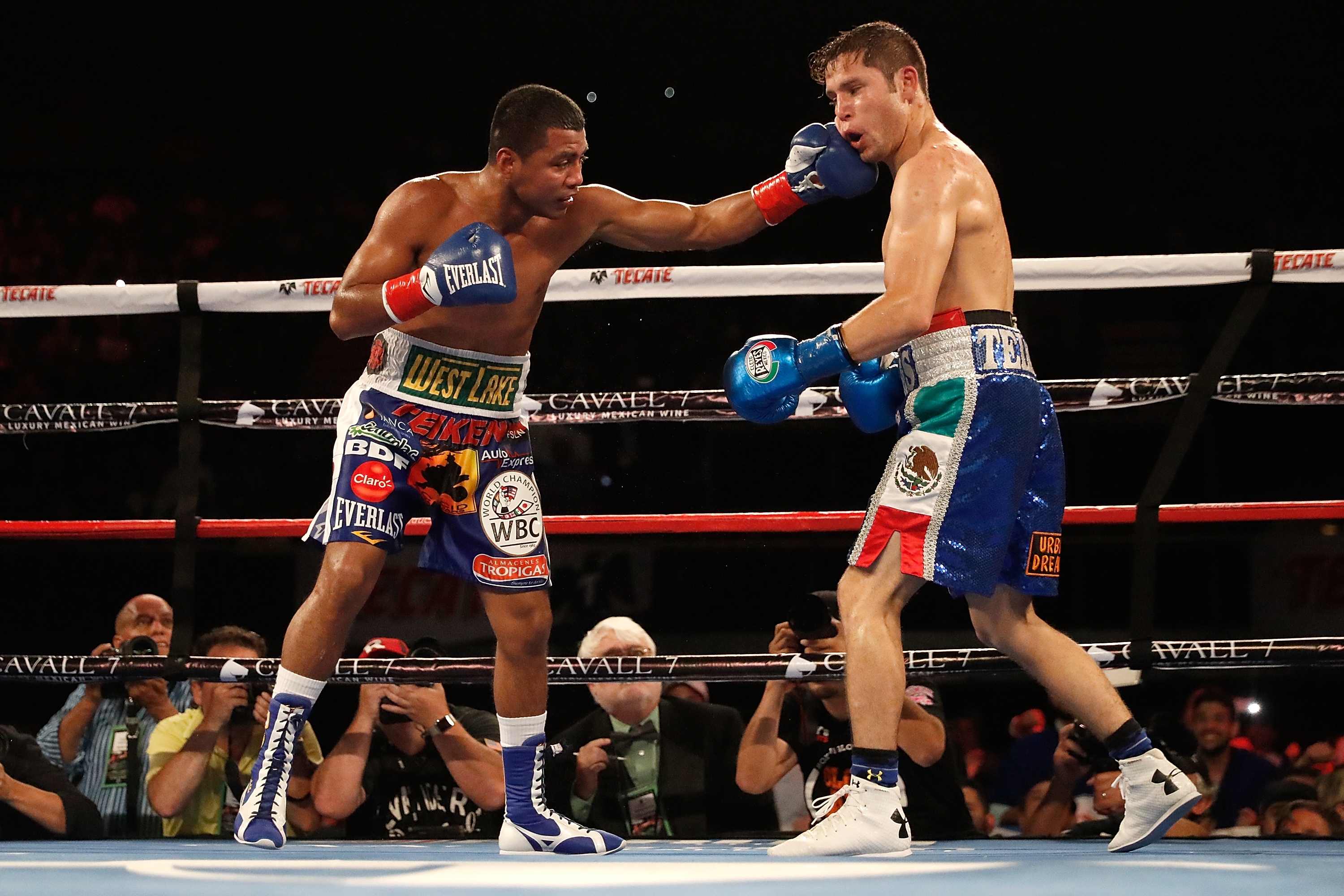 Mauricio Sulaimán reprende a Carlos Cuadras por un tuit contra «Chocolatito»