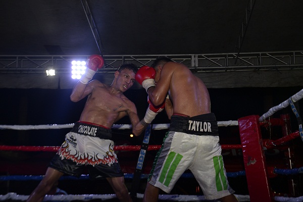 Cristofer Rosales tan cerca de una pelea de título del mundo