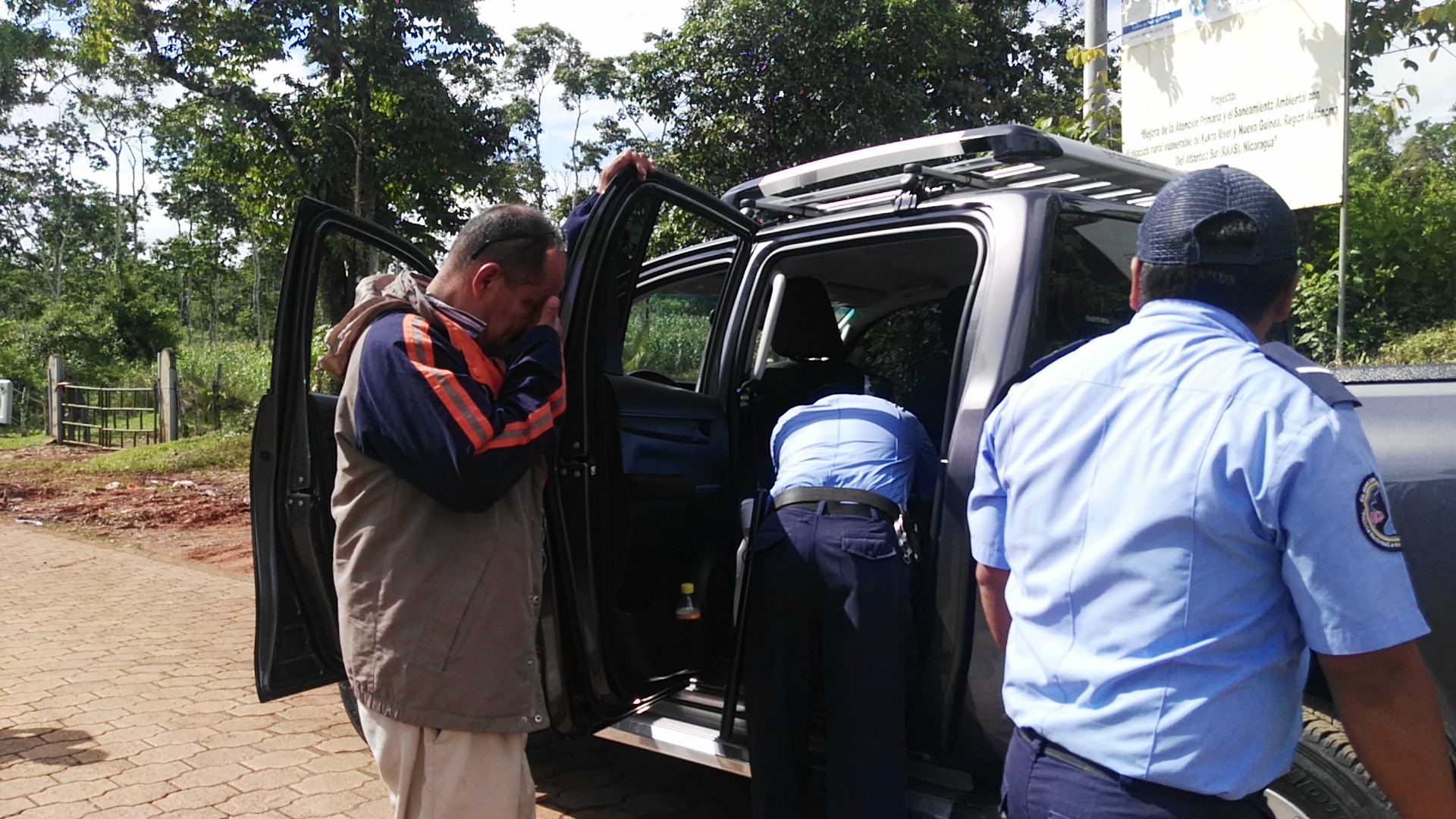 Periodistas buscando la verdad bajo el acoso oficial