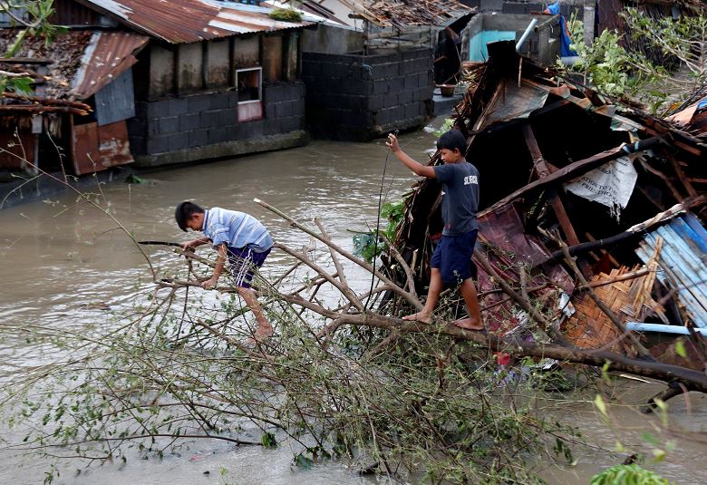 Seis muertos y 18 desaparecidos en Filipinas tras el tifón Nock-Ten